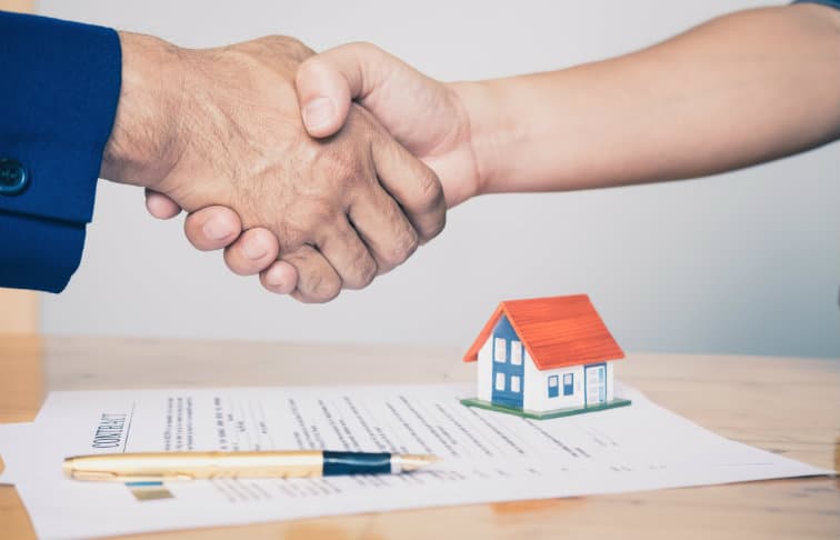 The Difference Between Brokers and Real Estate Agents